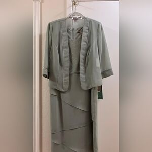 Elegant Women's Dress with Jacket in Light Green